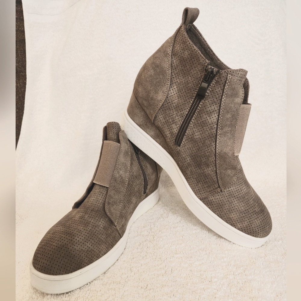 Journee Collection wedges
